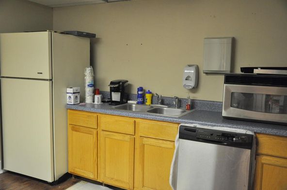 Office-Retail and Warehouse on Hixson PIke: 5424 Hixson Pike, Hixson, TN 37343